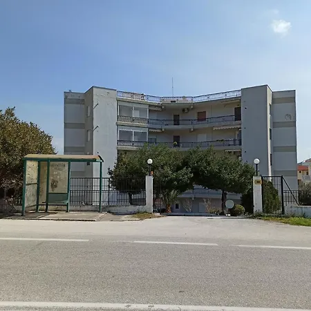 Front Apartment *