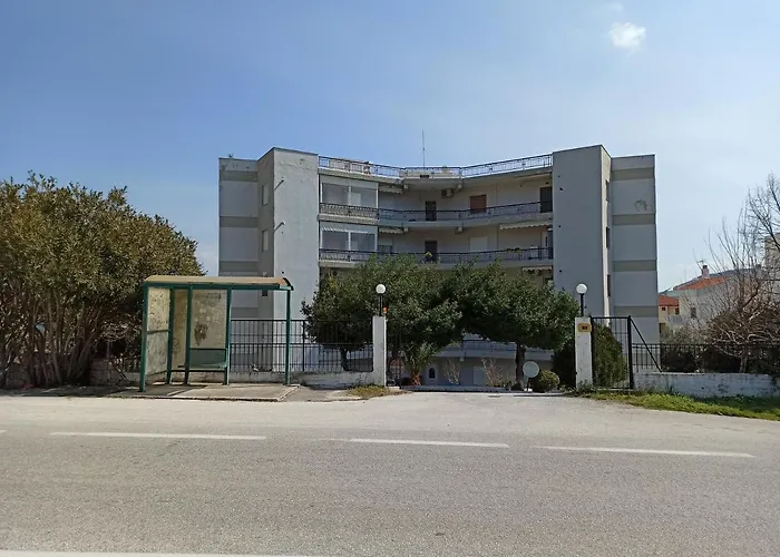 Front Apartment *